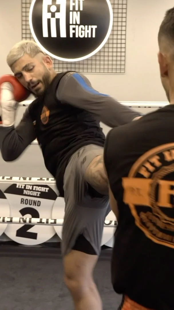 Here is @erdemmdincer, who has the most successful career in turkiye and world 🔥
.
📹 @louis_hnqt 
.
@husdemircan 
.
#fitinfight #muaythai #fight #gym